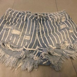 Forever 21 Distressed denim shorts 😍
